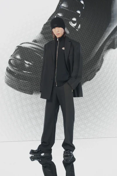 Look 18